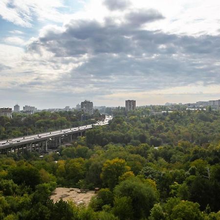 Apartament in zona Centrala si Parc Chişinău Esterno foto